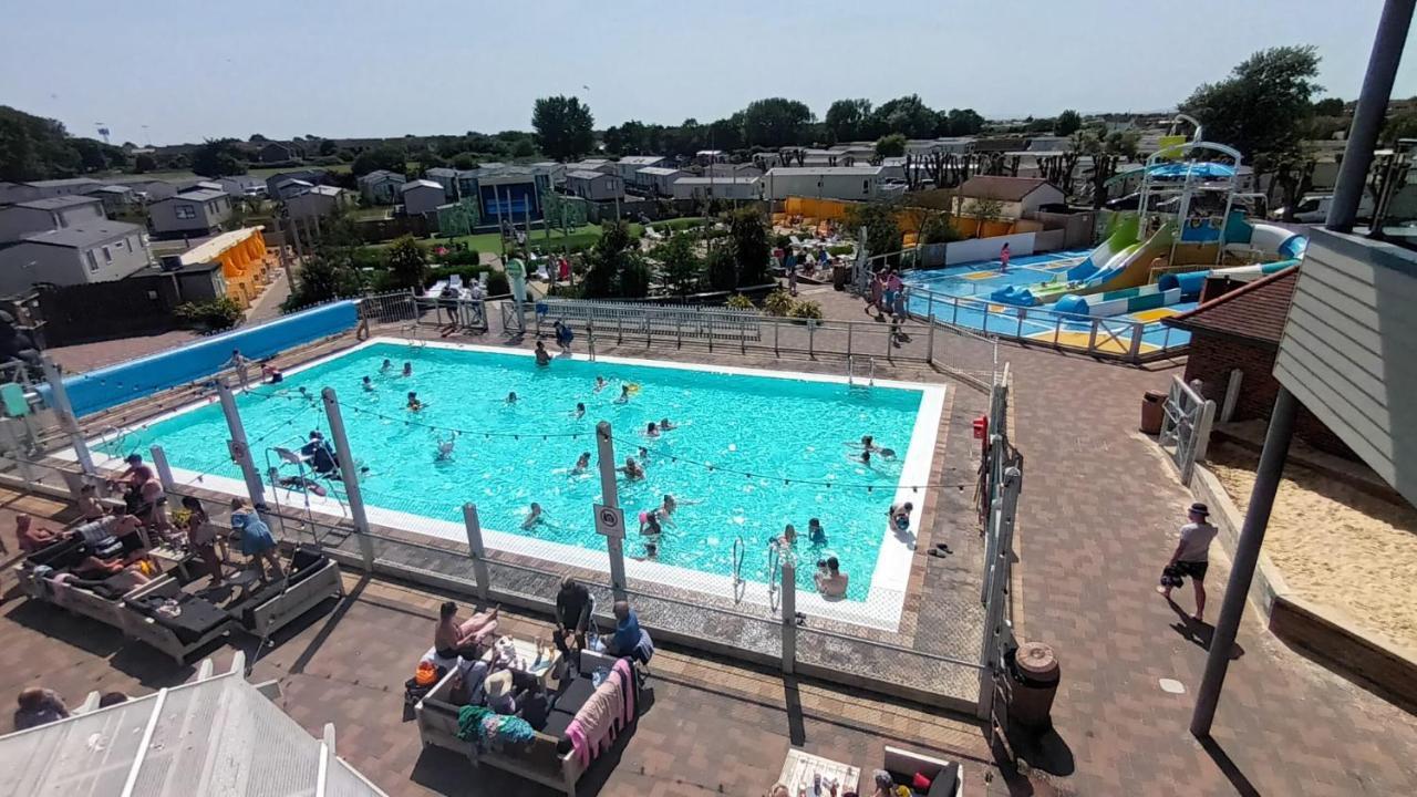 The Burrows Holiday Caravan, Seal Bay Selsey Bagian luar foto