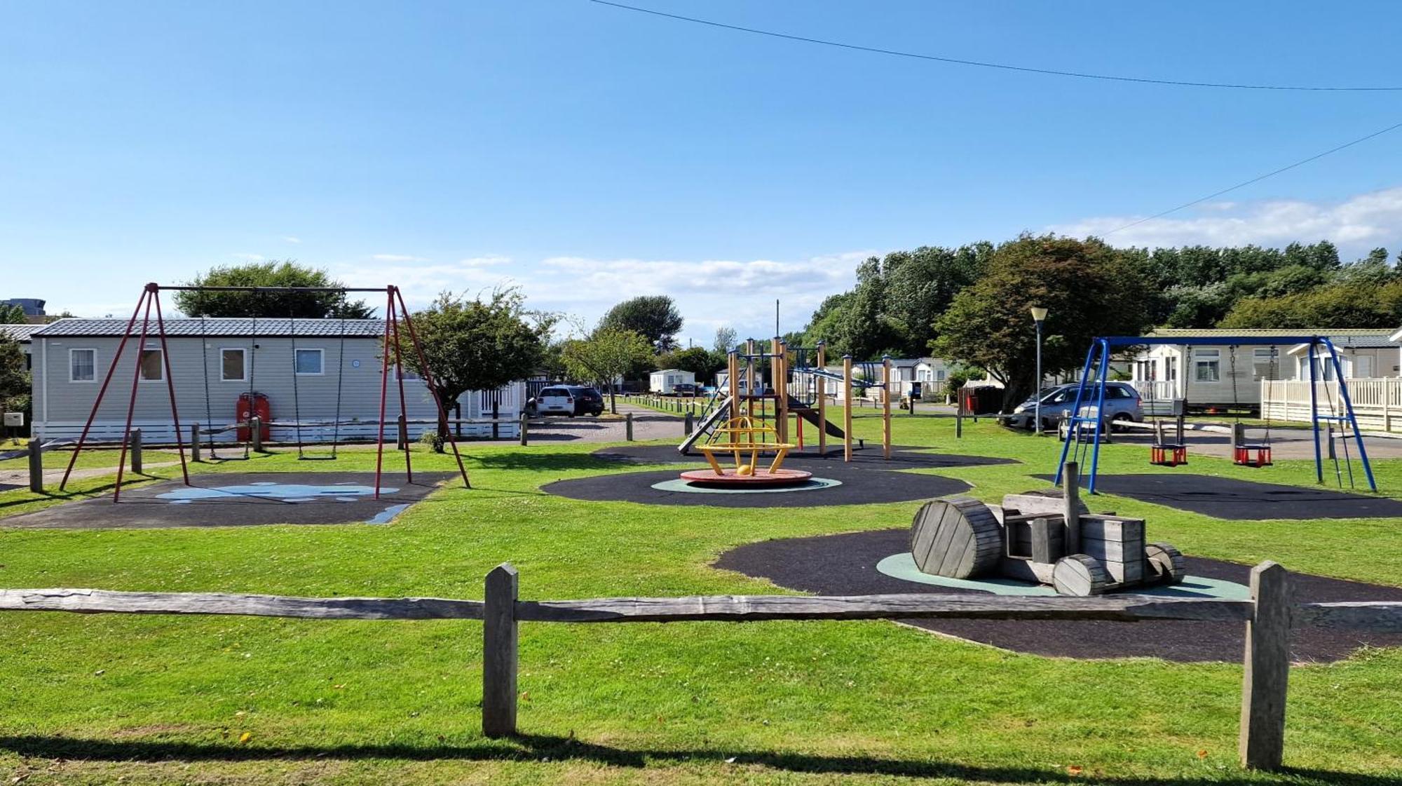 The Burrows Holiday Caravan, Seal Bay Selsey Bagian luar foto
